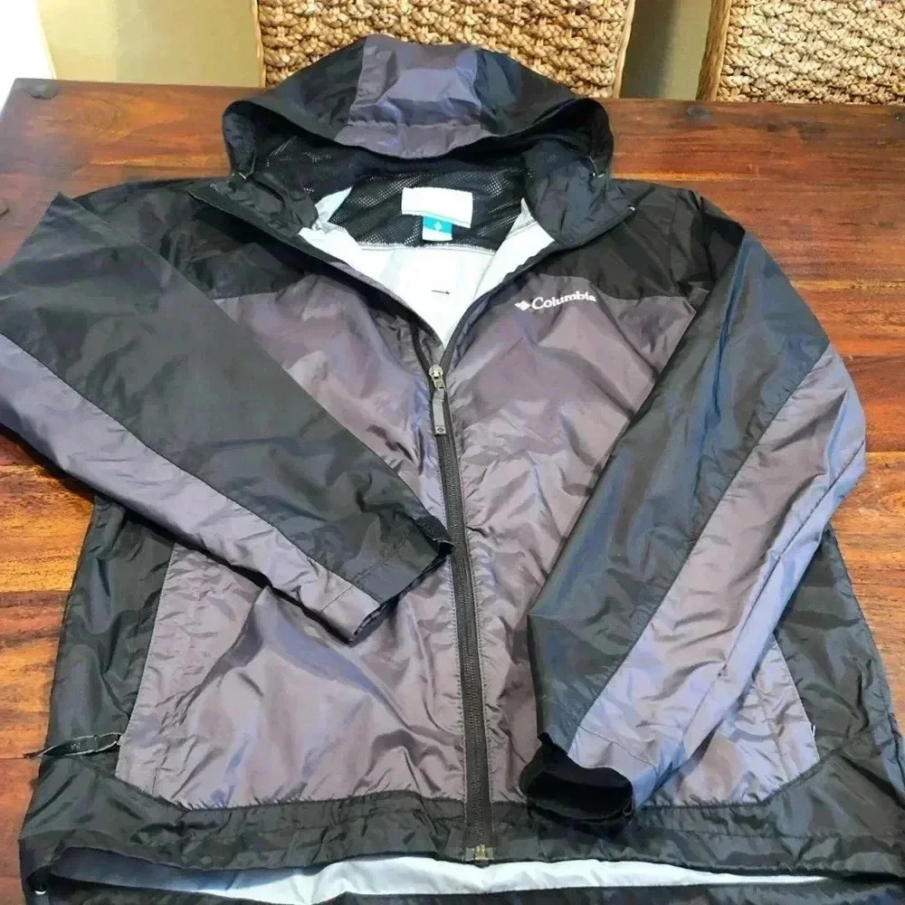Unisex Columbia Gray and black Full Zip Windbreaker Long Sleeve Nylon Jacket M